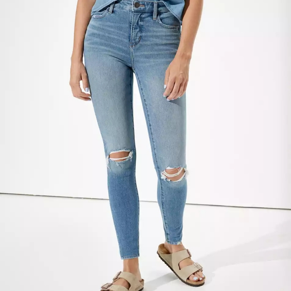 American Eagle Dream Jean Size 2 Short Medium Light Blue Ripped Skinny